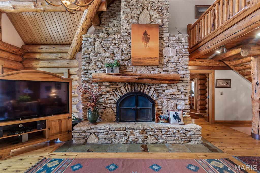 Farmington, Missouri, 63640, United States, 3 Bedrooms Bedrooms, ,4 BathroomsBathrooms,Residential,For Sale,1991980