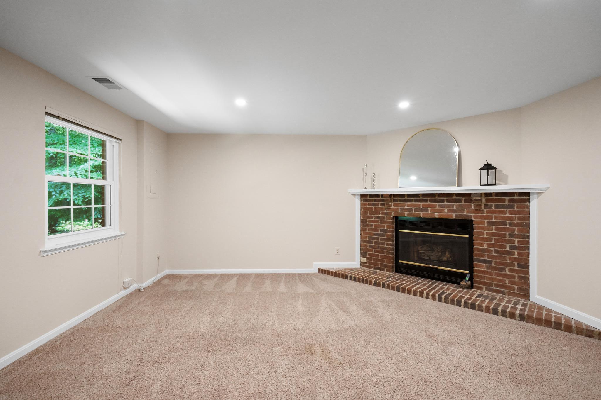  8943 Park Forest Drive, Springfield, VA, 22152 - 物件實景