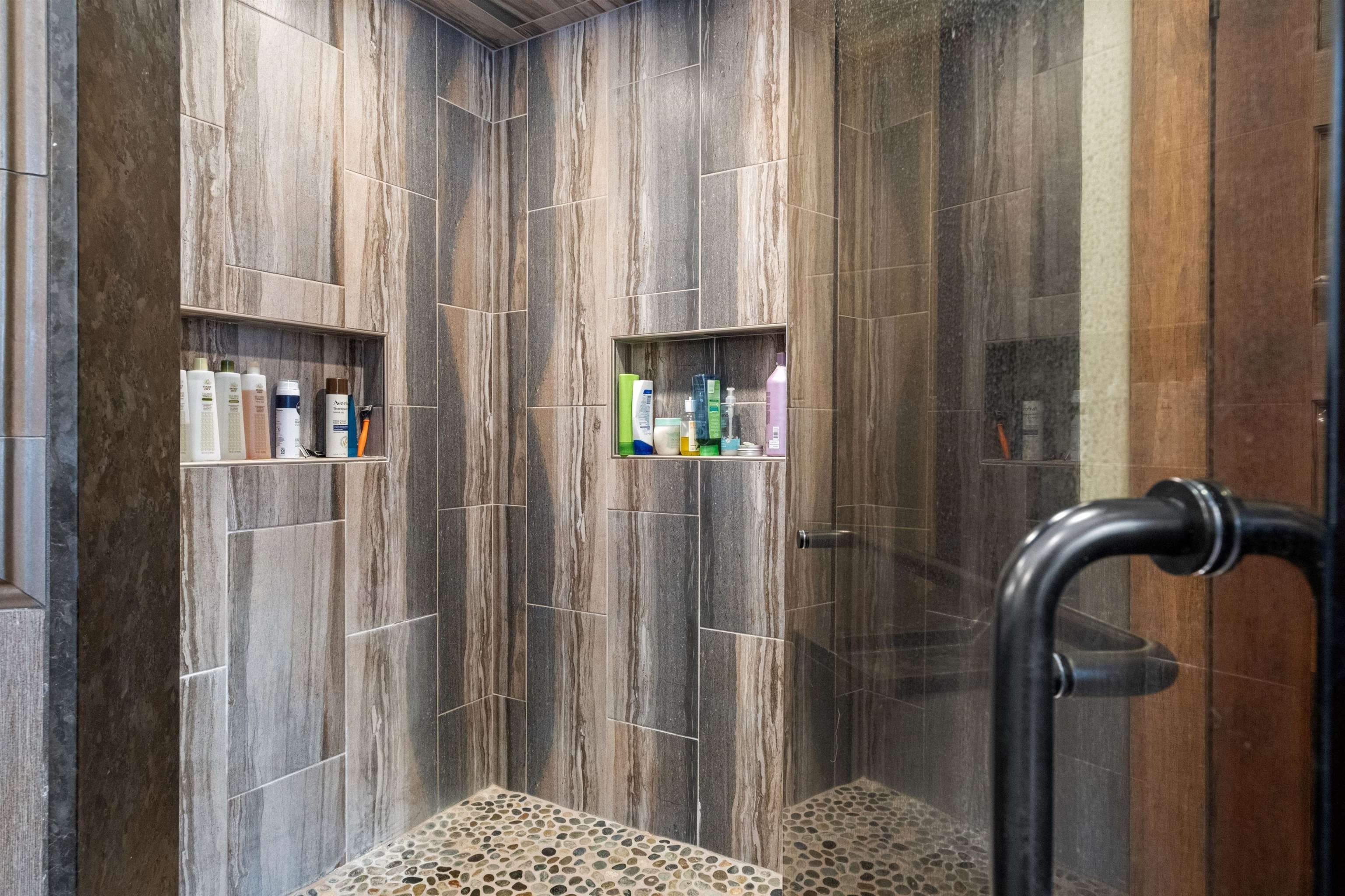 Lincoln, New Hampshire, 03251, United States, 7 Bedrooms Bedrooms, ,4 BathroomsBathrooms,Residential,For Sale,1983511