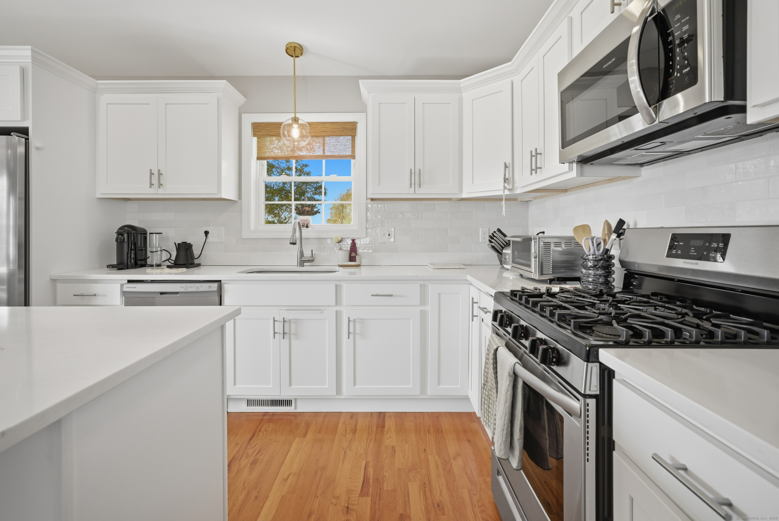 Milford, Connecticut, 06460, United States, 3 Bedrooms Bedrooms, ,3 BathroomsBathrooms,Residential,For Sale,1987930