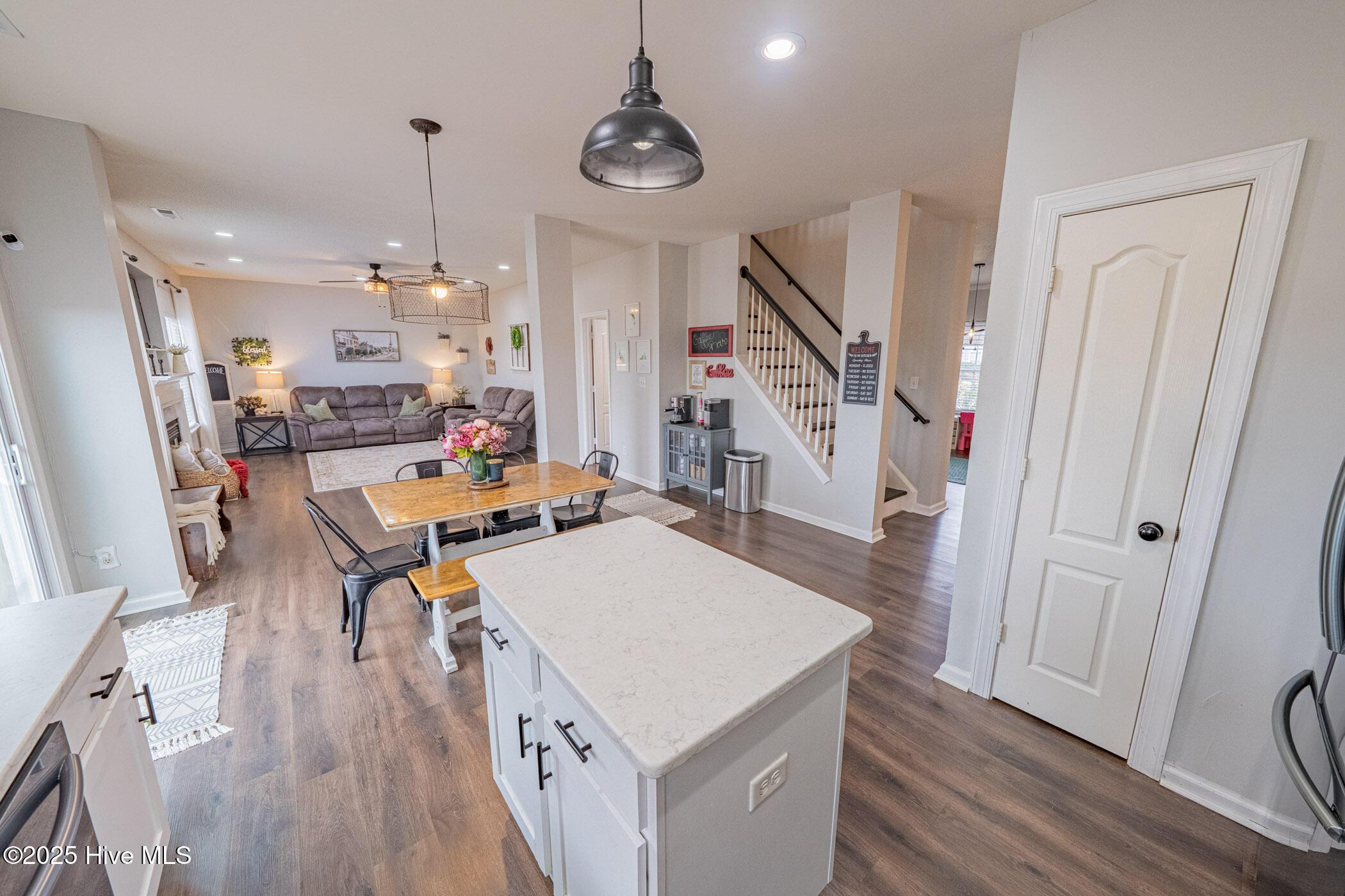 Moyock, North Carolina, 27958, United States, 6 Bedrooms Bedrooms, ,3 BathroomsBathrooms,Residential,For Sale,1997341