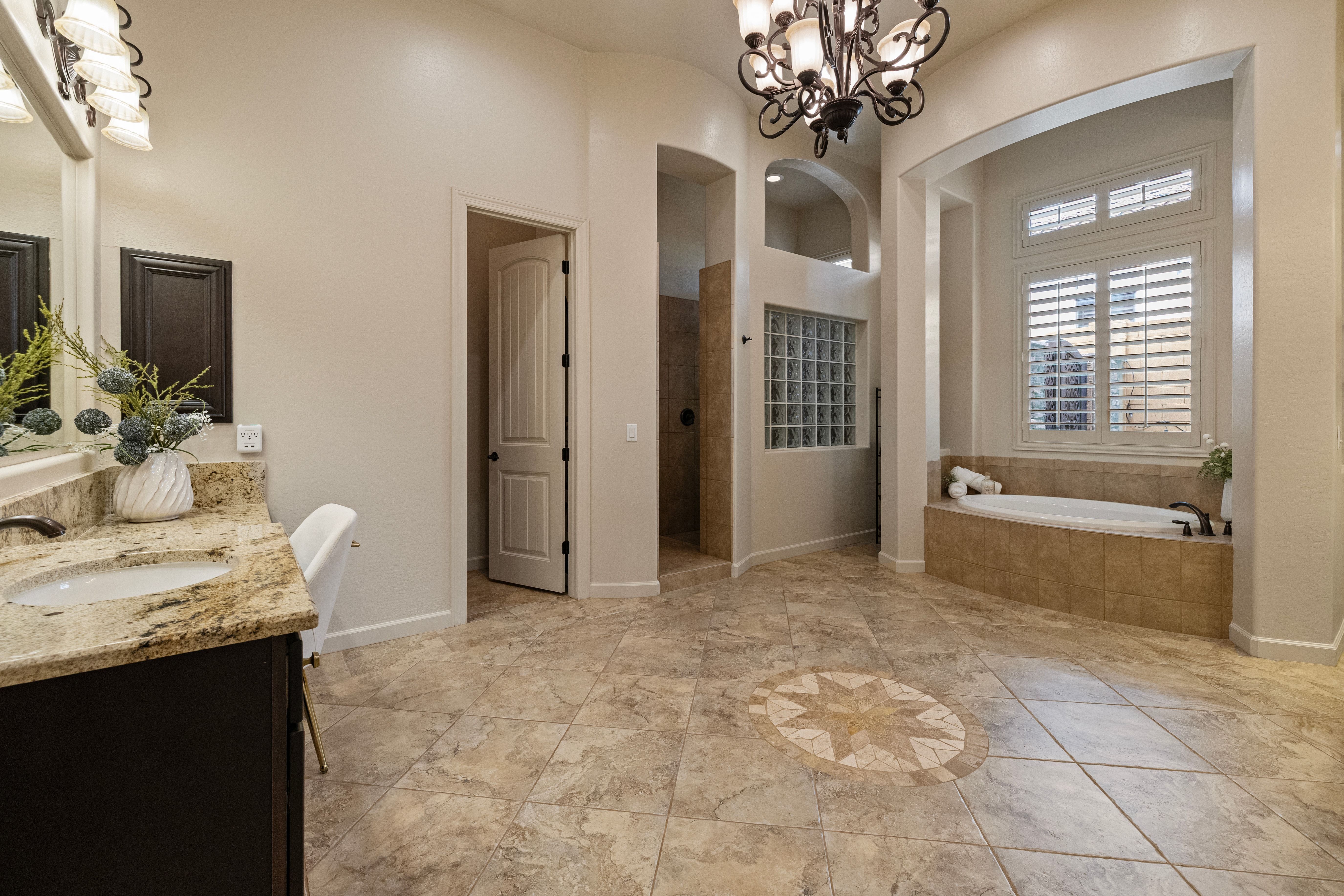  2325 N Atwood Cir  Mesa, AZ - 物件實景