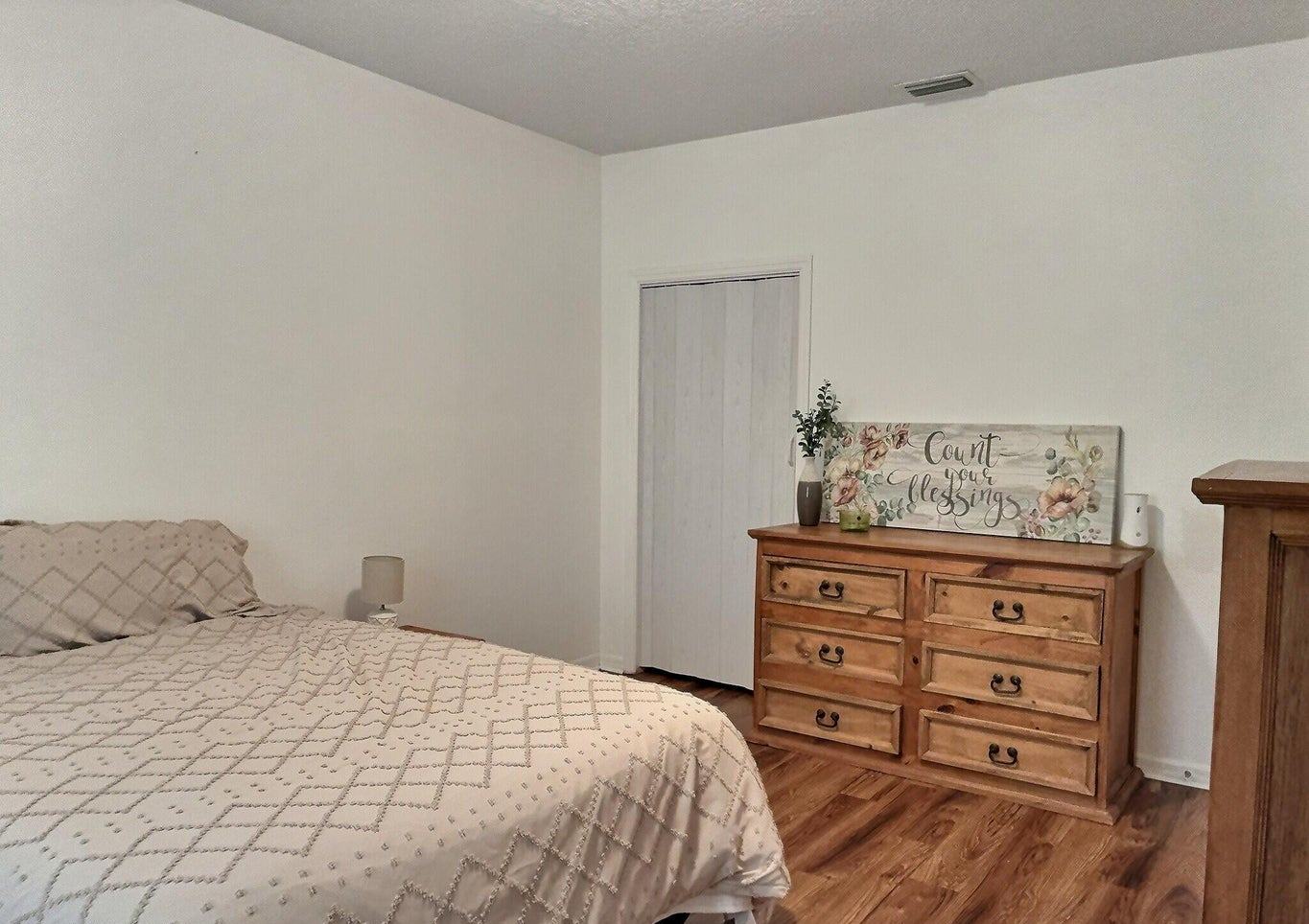 Hawthorne, Florida, 32640, United States, 5 Bedrooms Bedrooms, ,2 BathroomsBathrooms,Residential,For Sale,1903674