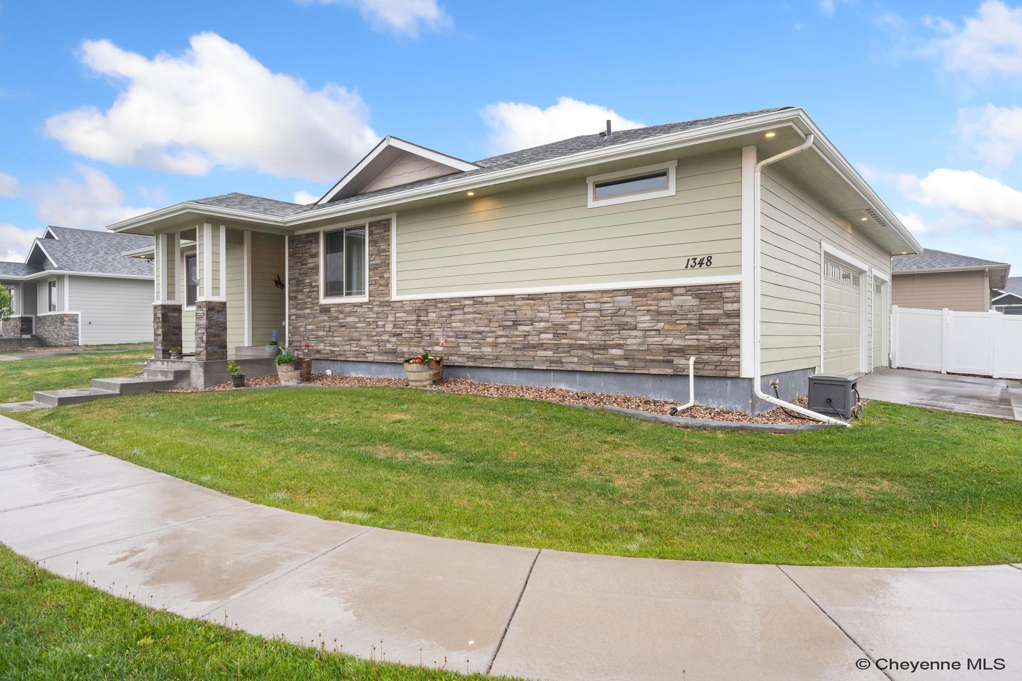 Cheyenne, Wyoming, 82009, United States, 5 Bedrooms Bedrooms, ,3 BathroomsBathrooms,Residential,For Sale,1947325