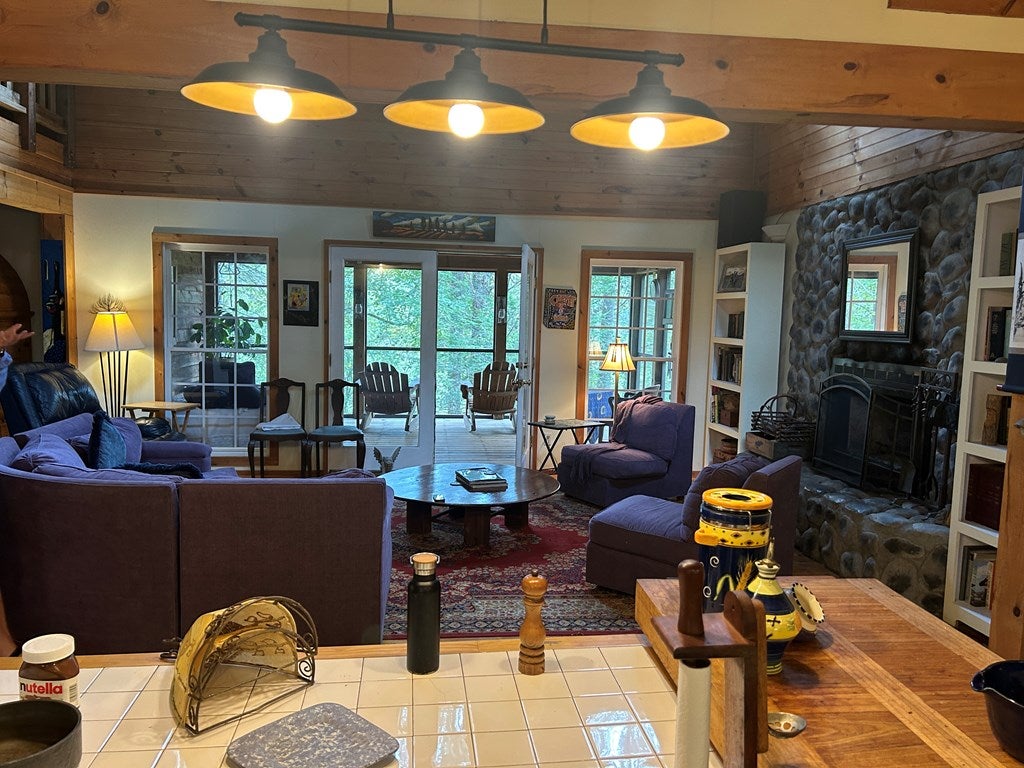 Blue Ridge, Georgia, 30513, United States, 3 Bedrooms Bedrooms, ,3 BathroomsBathrooms,Residential,For Sale,1954403