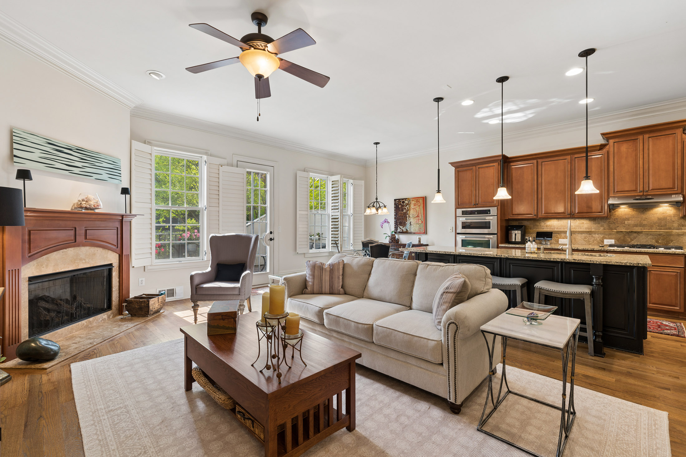  Four Level Brick Townhome with Private Elevator in Gated One Ivy Walk - 物件實景