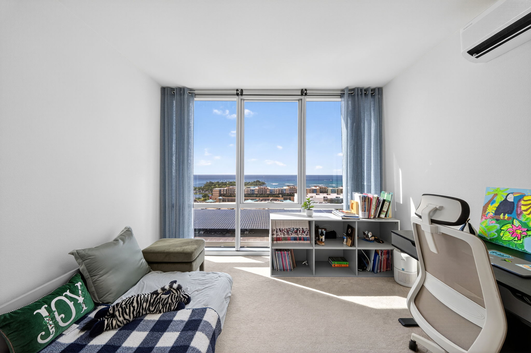 Honolulu, Hawaii, 96814, United States, 2 Bedrooms Bedrooms, ,2 BathroomsBathrooms,Residential,For Sale,1990475