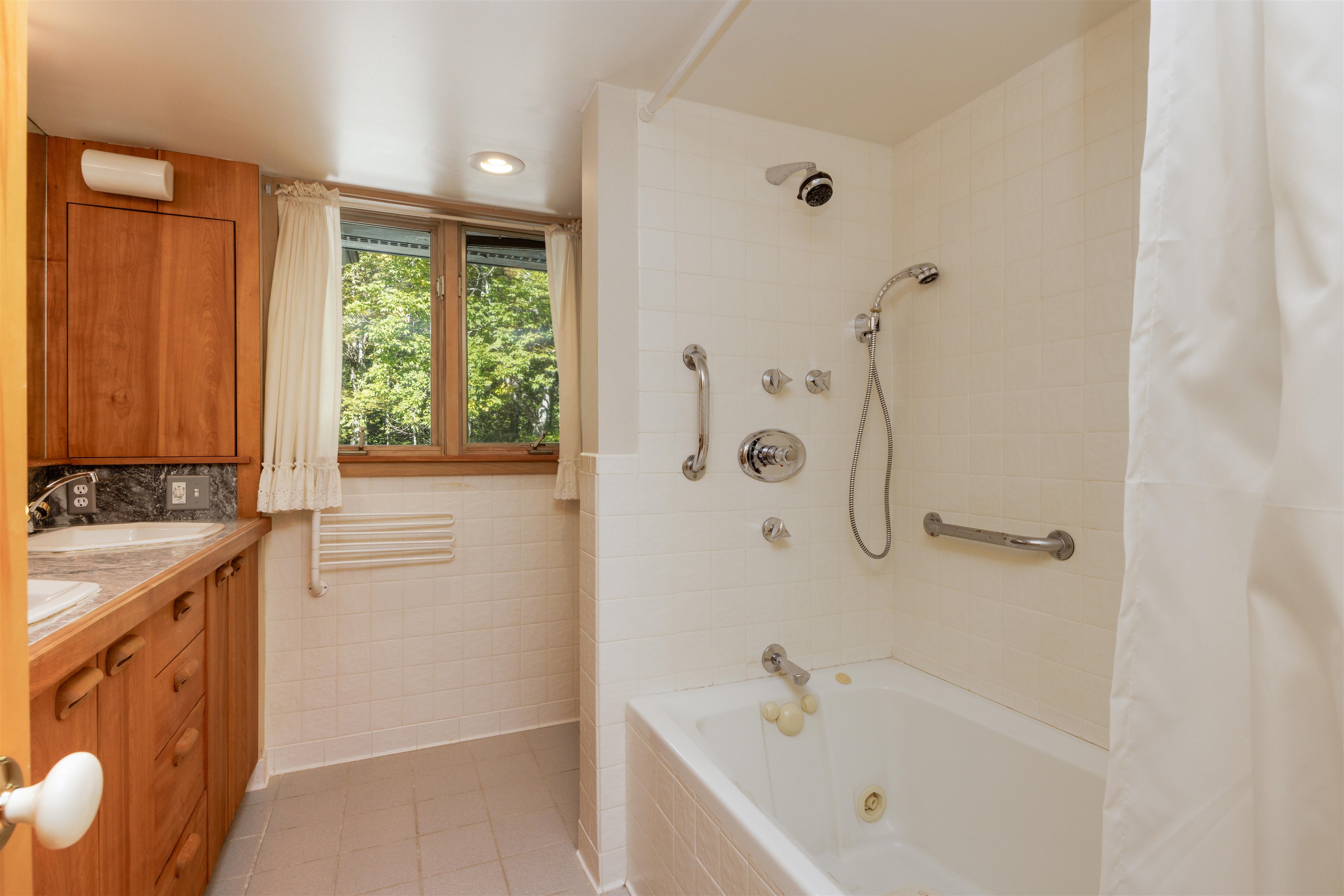 Grantham, New Hampshire, 03753, United States, 4 Bedrooms Bedrooms, ,3 BathroomsBathrooms,Residential,For Sale,1947090