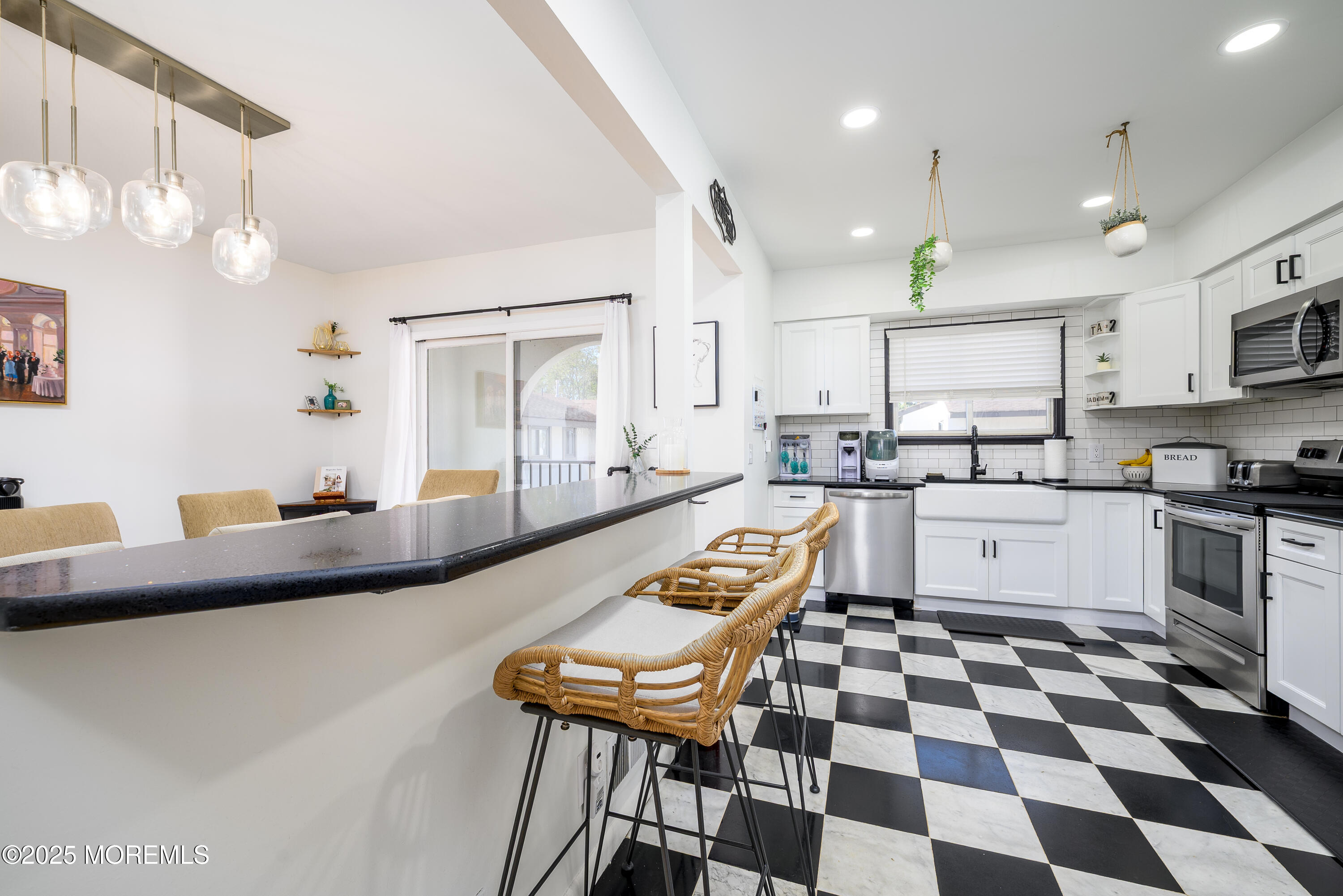 Red Bank, New Jersey, 07701, United States, 2 Bedrooms Bedrooms, ,3 BathroomsBathrooms,Residential,For Sale,1970602