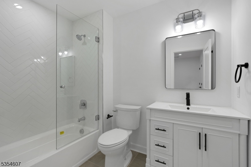 Chatham Boro, New Jersey, 07928, United States, 5 Bedrooms Bedrooms, ,5 BathroomsBathrooms,Residential,For Sale,1805398