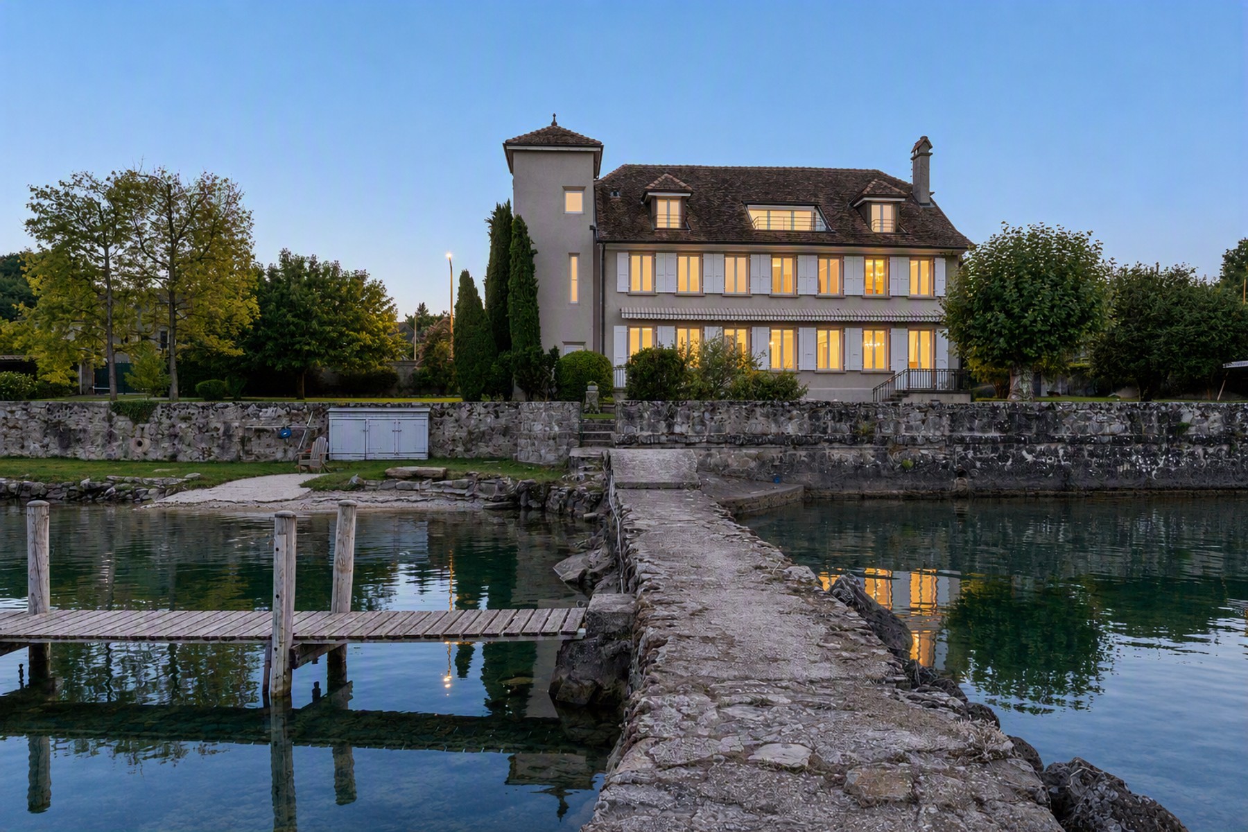  An extraordinary waterfront property - 物件實景