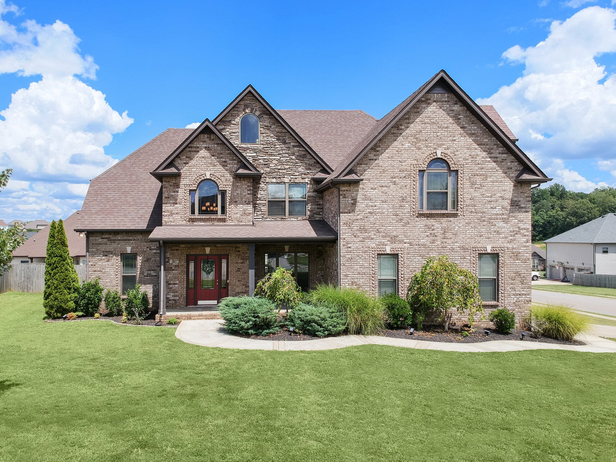 Clarksville, Tennessee, 37043, United States, 5 Bedrooms Bedrooms, ,4 BathroomsBathrooms,Residential,For Sale,1975936