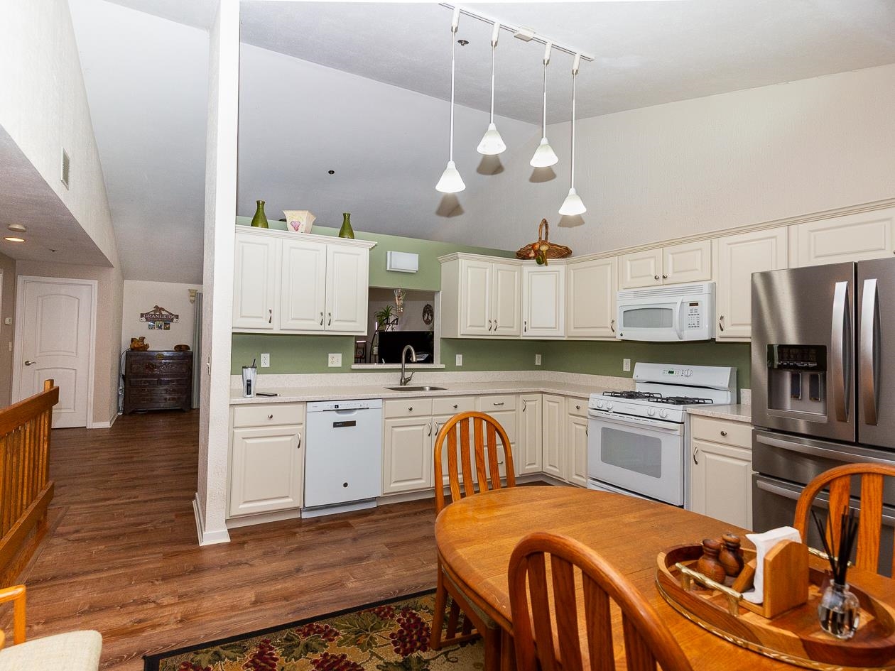 Atkinson, New Hampshire, 03811, United States, 2 Bedrooms Bedrooms, ,2 BathroomsBathrooms,Residential,For Sale,1979730