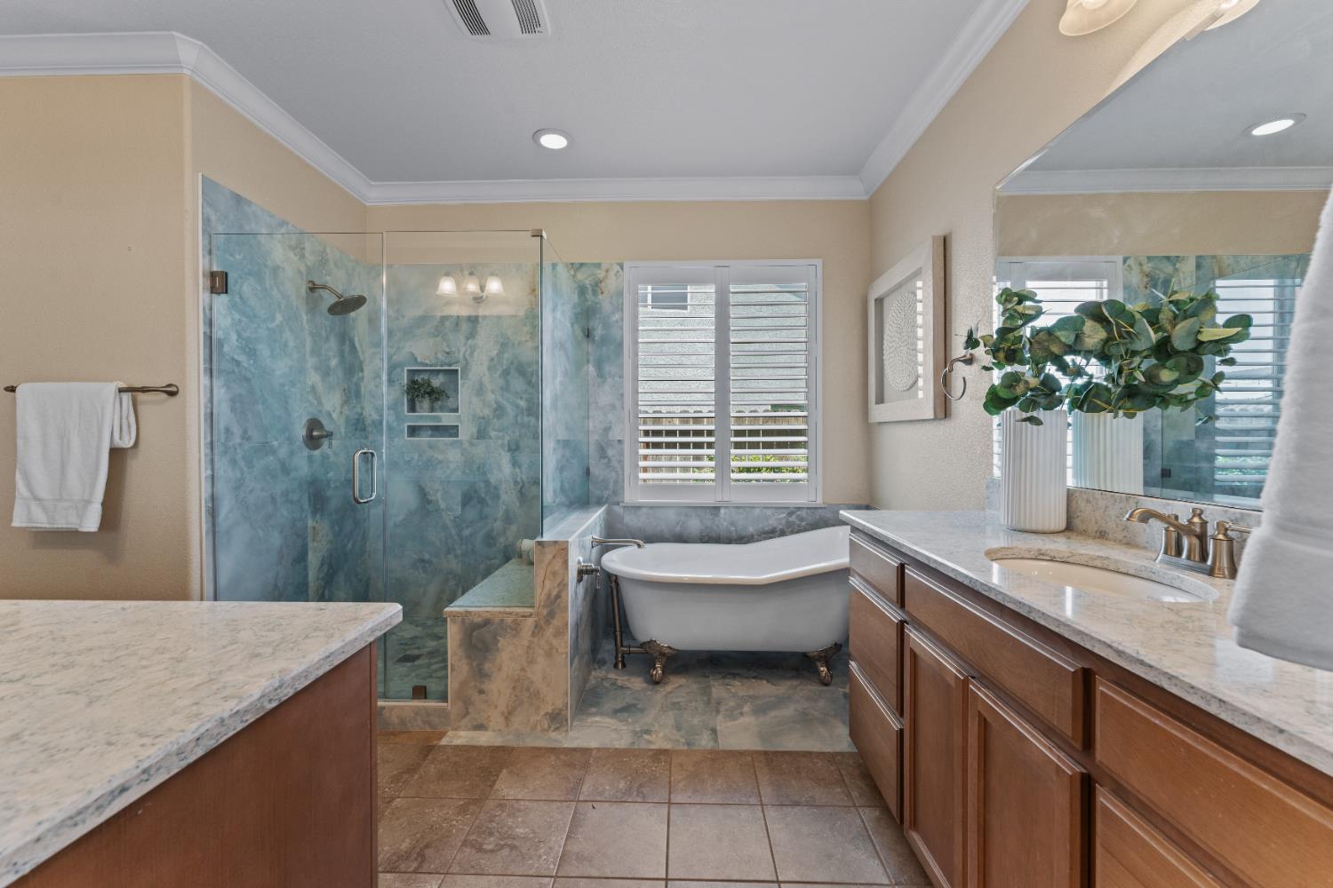 El Dorado Hills, California, 95762, United States, 3 Bedrooms Bedrooms, ,3 BathroomsBathrooms,Residential,For Sale,1932064