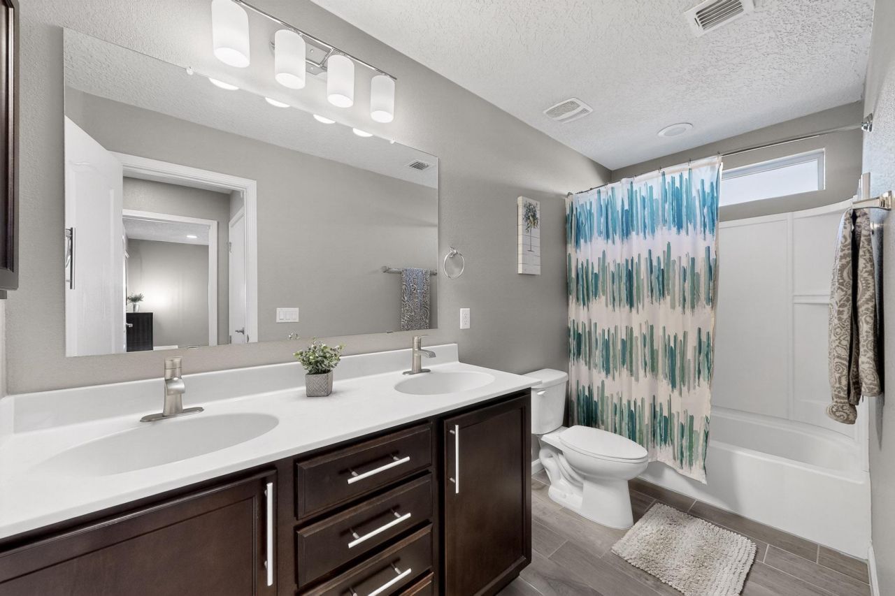 Rio Rancho, New Mexico, 87124, United States, 5 Bedrooms Bedrooms, ,3 BathroomsBathrooms,Residential,For Sale,1991836