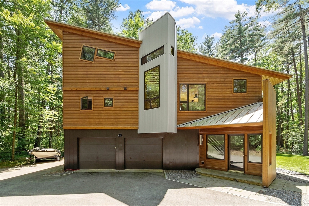 Carlisle, Massachusetts, 01741, United States, 4 Bedrooms Bedrooms, ,5 BathroomsBathrooms,Residential,For Sale,1874454