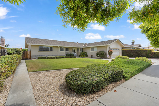 Hollister, California, 95023, United States, 3 Bedrooms Bedrooms, ,2 BathroomsBathrooms,Residential,For Sale,1942638