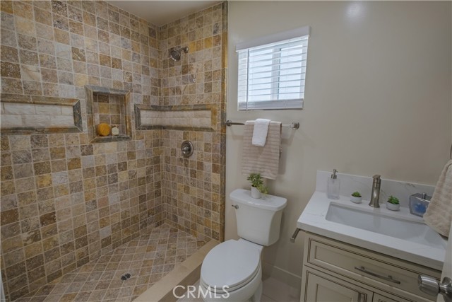 Compton, California, 90220, United States, 6 Bedrooms Bedrooms, ,5 BathroomsBathrooms,Residential,For Sale,2048011