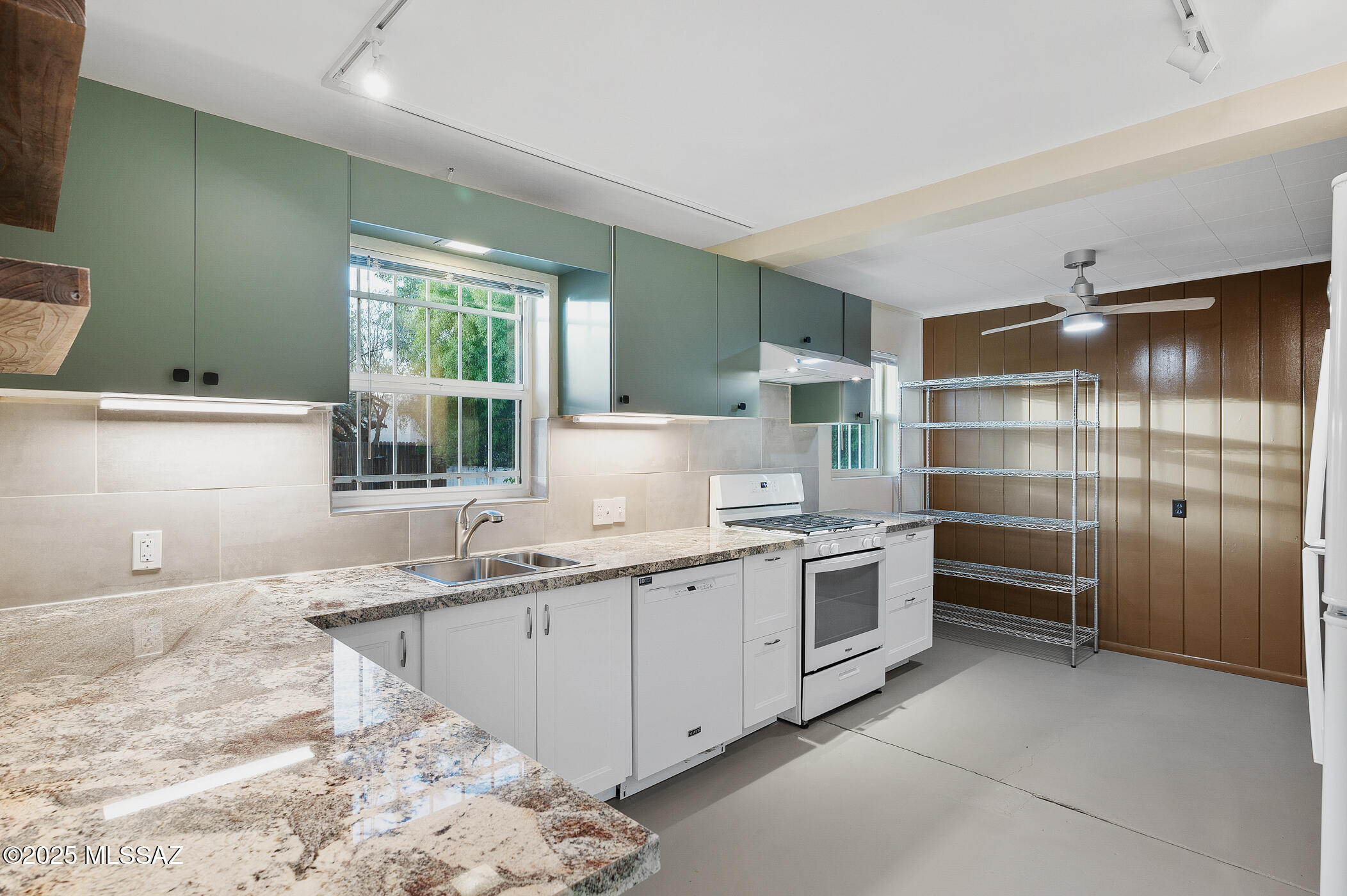 Tucson, Arizona, 85716, United States, 4 Bedrooms Bedrooms, ,4 BathroomsBathrooms,Residential,For Sale,1994782