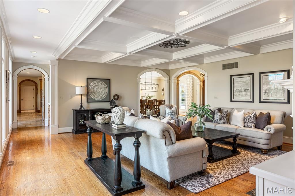 St Charles, Missouri, 63304, United States, 4 Bedrooms Bedrooms, ,6 BathroomsBathrooms,Residential,For Sale,1992889