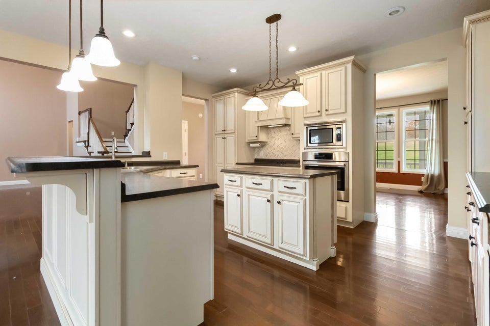 Dunnville, Kentucky, 42528, United States, 6 Bedrooms Bedrooms, ,5 BathroomsBathrooms,Residential,For Sale,1998018