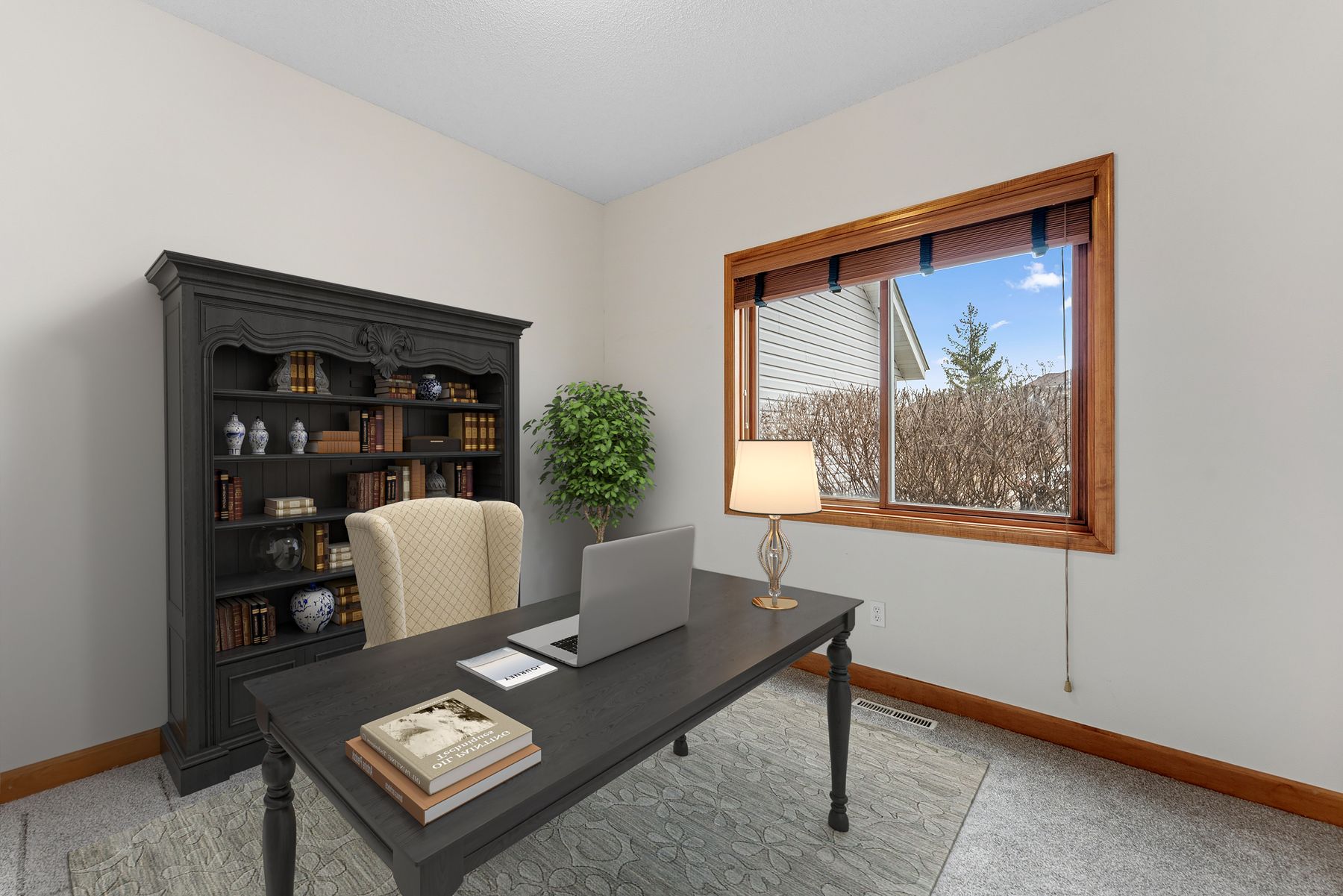  Updated Modified Two-Story on a Spacious Corner Lot - 物件實景