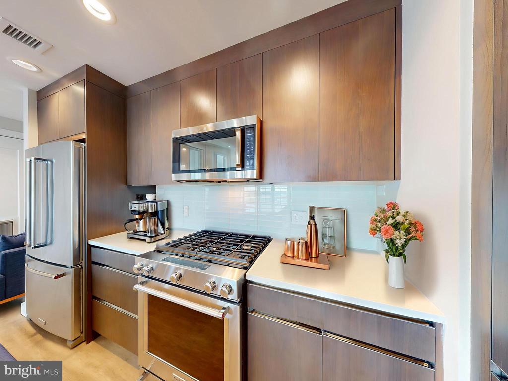 Rockville, Maryland, 20852, United States, 2 Bedrooms Bedrooms, ,2 BathroomsBathrooms,Residential,For Sale,1861250