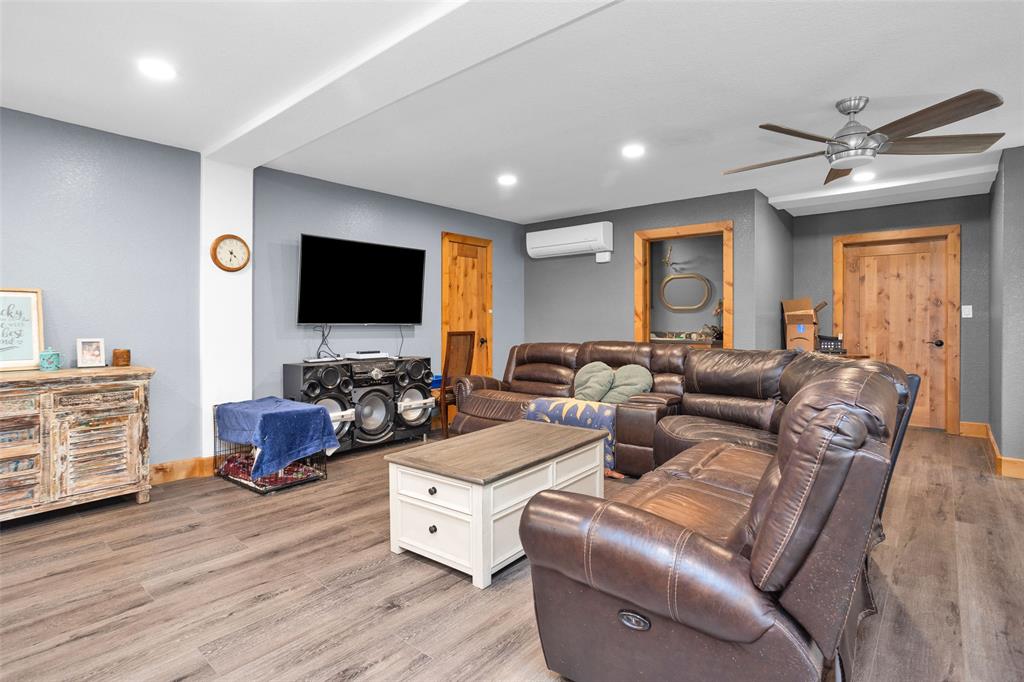 Conroe, Texas, 77302, United States, 4 Bedrooms Bedrooms, ,4 BathroomsBathrooms,Residential,For Sale,1981882