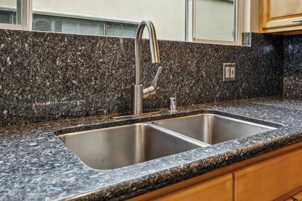 Daly City, California, 94015, United States, 5 Bedrooms Bedrooms, ,2 BathroomsBathrooms,Residential,For Sale,2010788