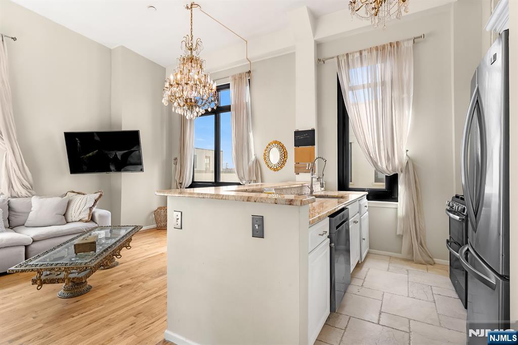 Weehawken, New Jersey, 07086, United States, 2 Bedrooms Bedrooms, ,2 BathroomsBathrooms,Residential,For Sale,1840362