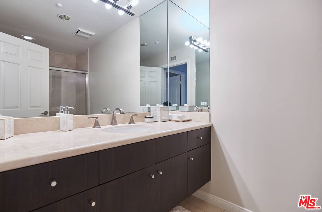 Beverly Hills, California, 90211, United States, 2 Bedrooms Bedrooms, ,3 BathroomsBathrooms,Residential,For Sale,1897211