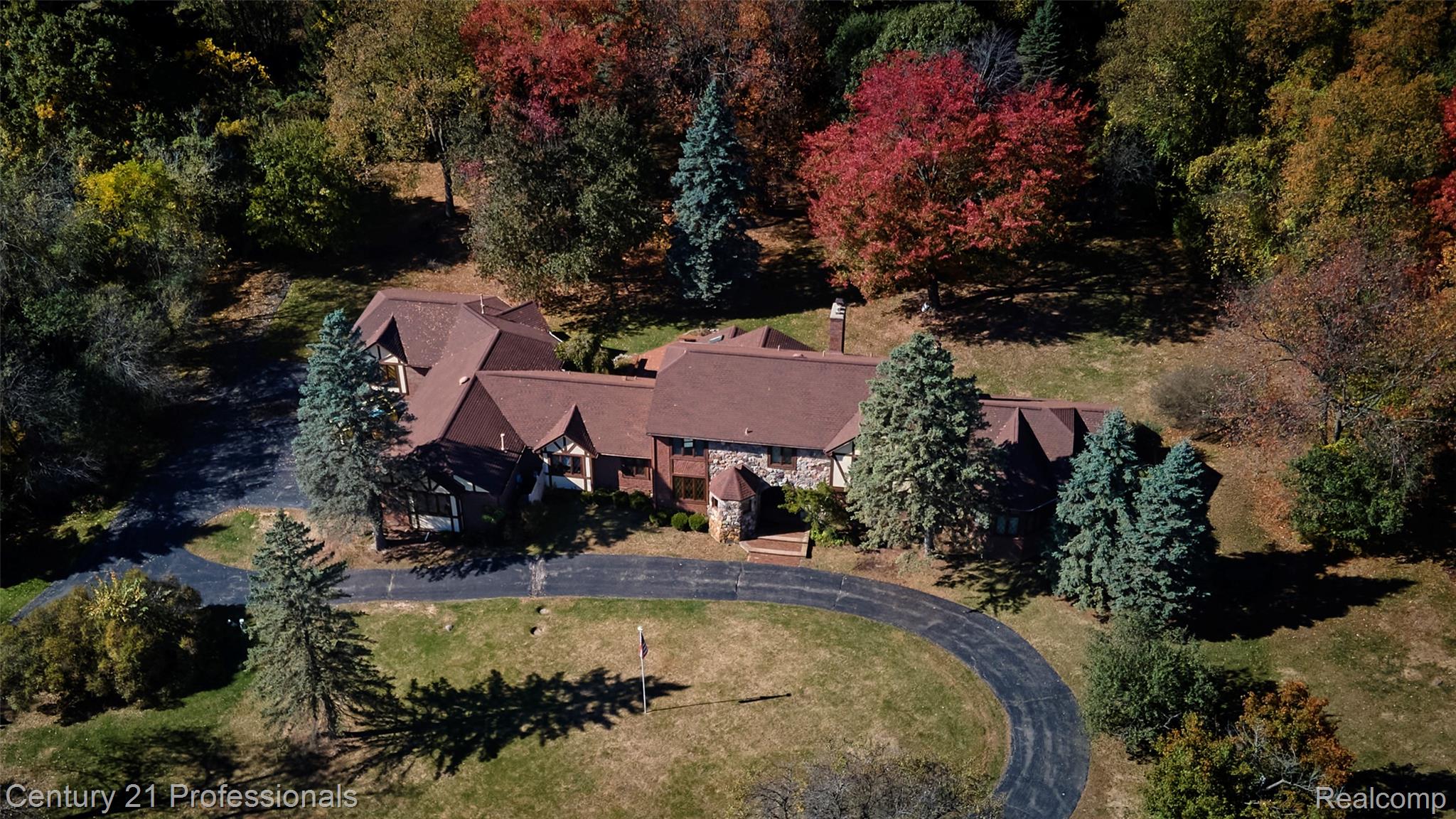 Rochester, Michigan, 48306, United States, 5 Bedrooms Bedrooms, ,6 BathroomsBathrooms,Residential,For Sale,1987117