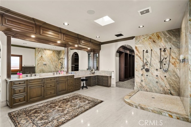 Long Beach, California, 90803, United States, 6 Bedrooms Bedrooms, ,8 BathroomsBathrooms,Residential,For Sale,1835519