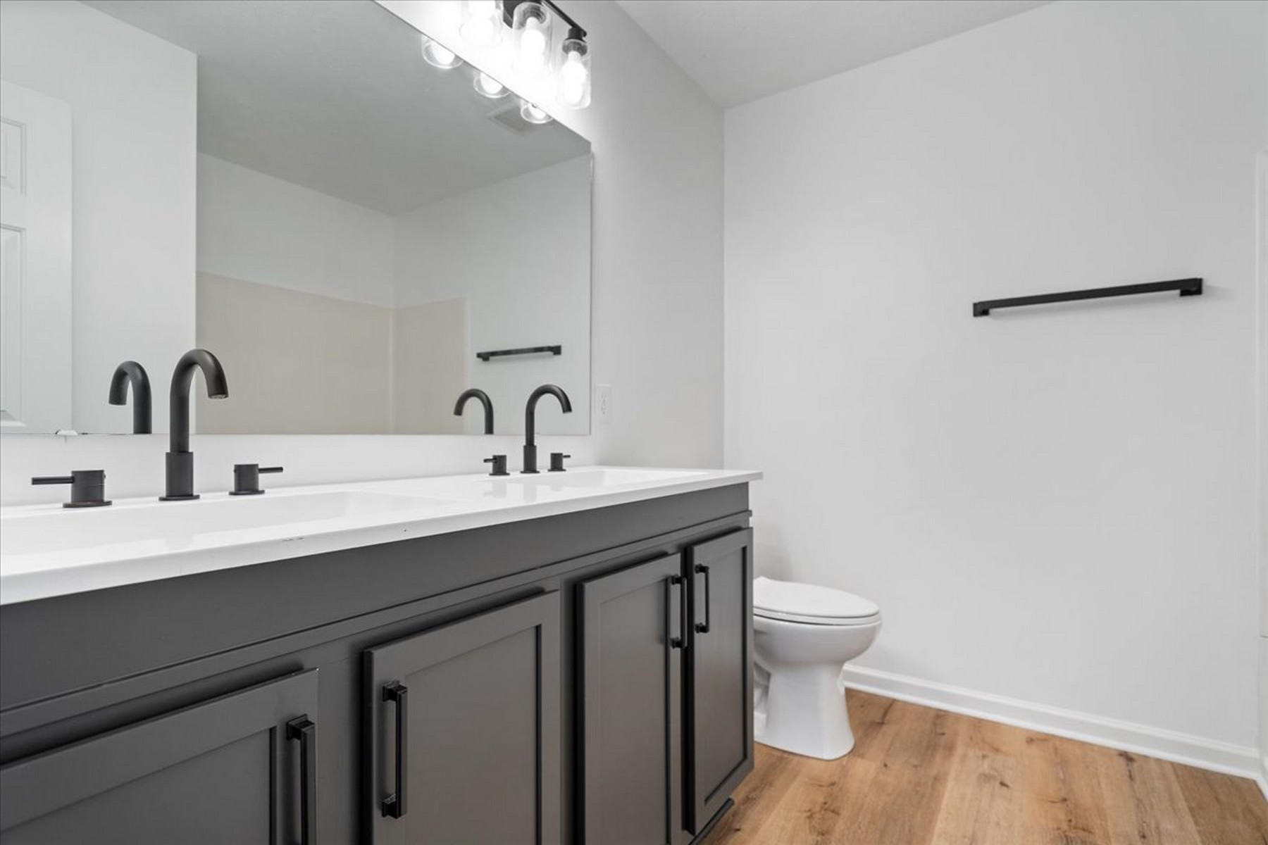  Completely Remodeled Four Bedroom Home on Oversized Lot - 物件實景