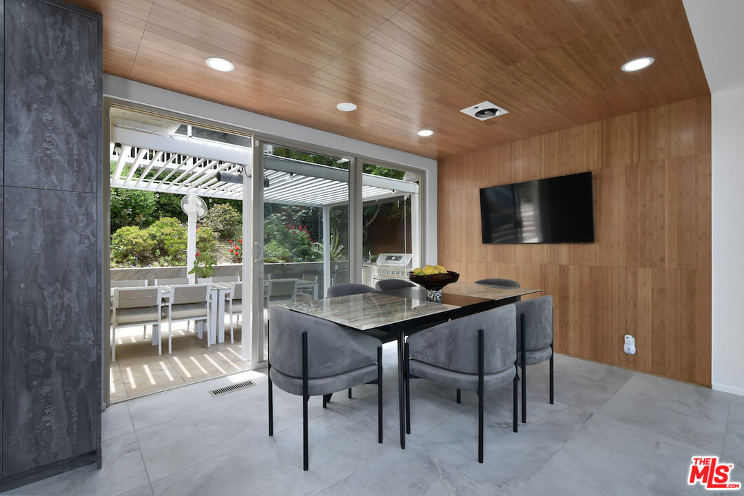 Sherman Oaks, California, 91403, United States, 4 Bedrooms Bedrooms, ,4 BathroomsBathrooms,Residential,For Sale,1794454