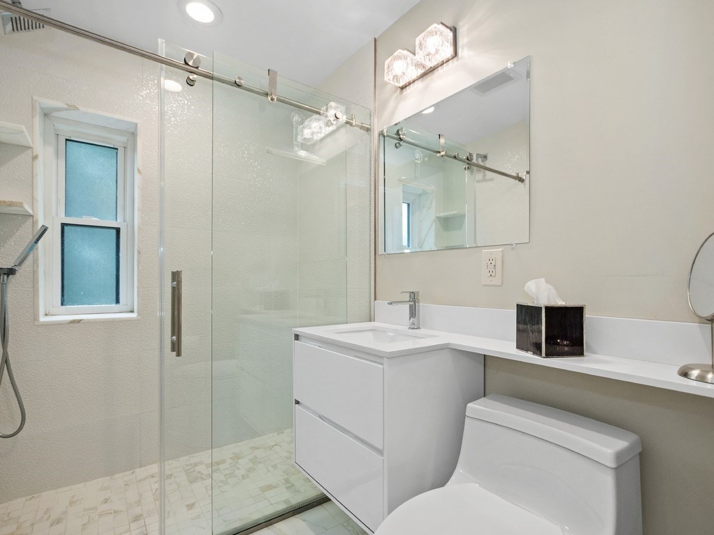 Waltham, Massachusetts, 02452, United States, 2 Bedrooms Bedrooms, ,2 BathroomsBathrooms,Residential,For Sale,1902655