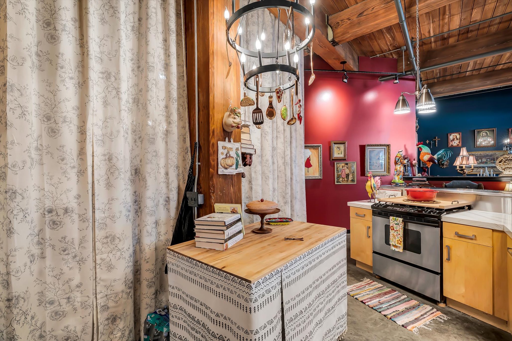  Experience Urban Elegance at Elder Shirt Lofts: A Luxurious Downtown Retreat - 物件實景