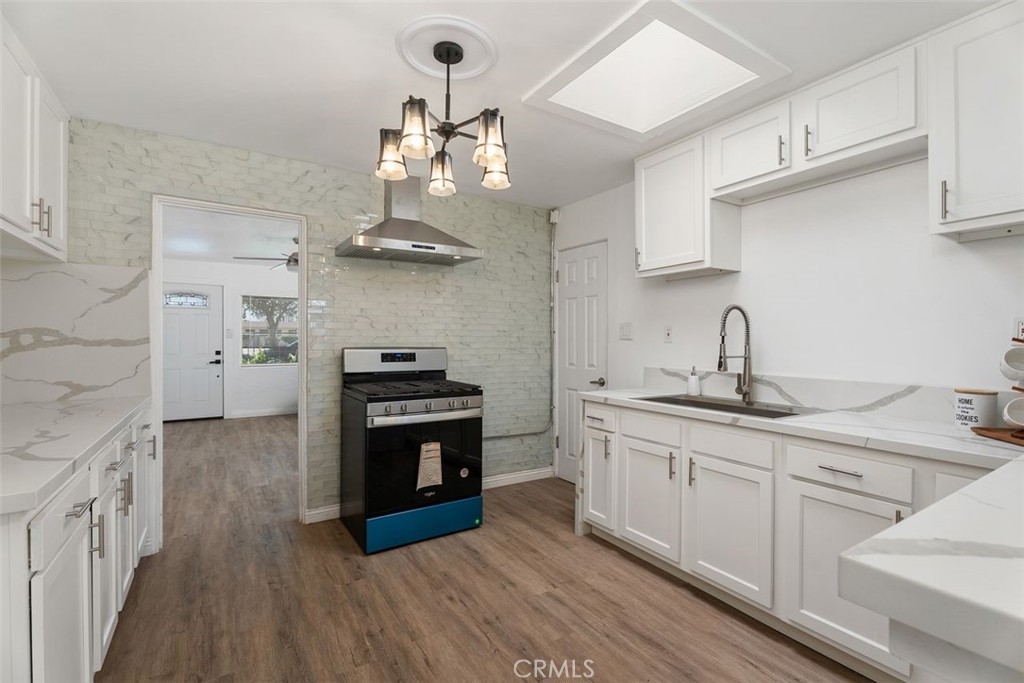 Santa Ana, California, 92701, United States, 5 Bedrooms Bedrooms, ,3 BathroomsBathrooms,Residential,For Sale,1837715