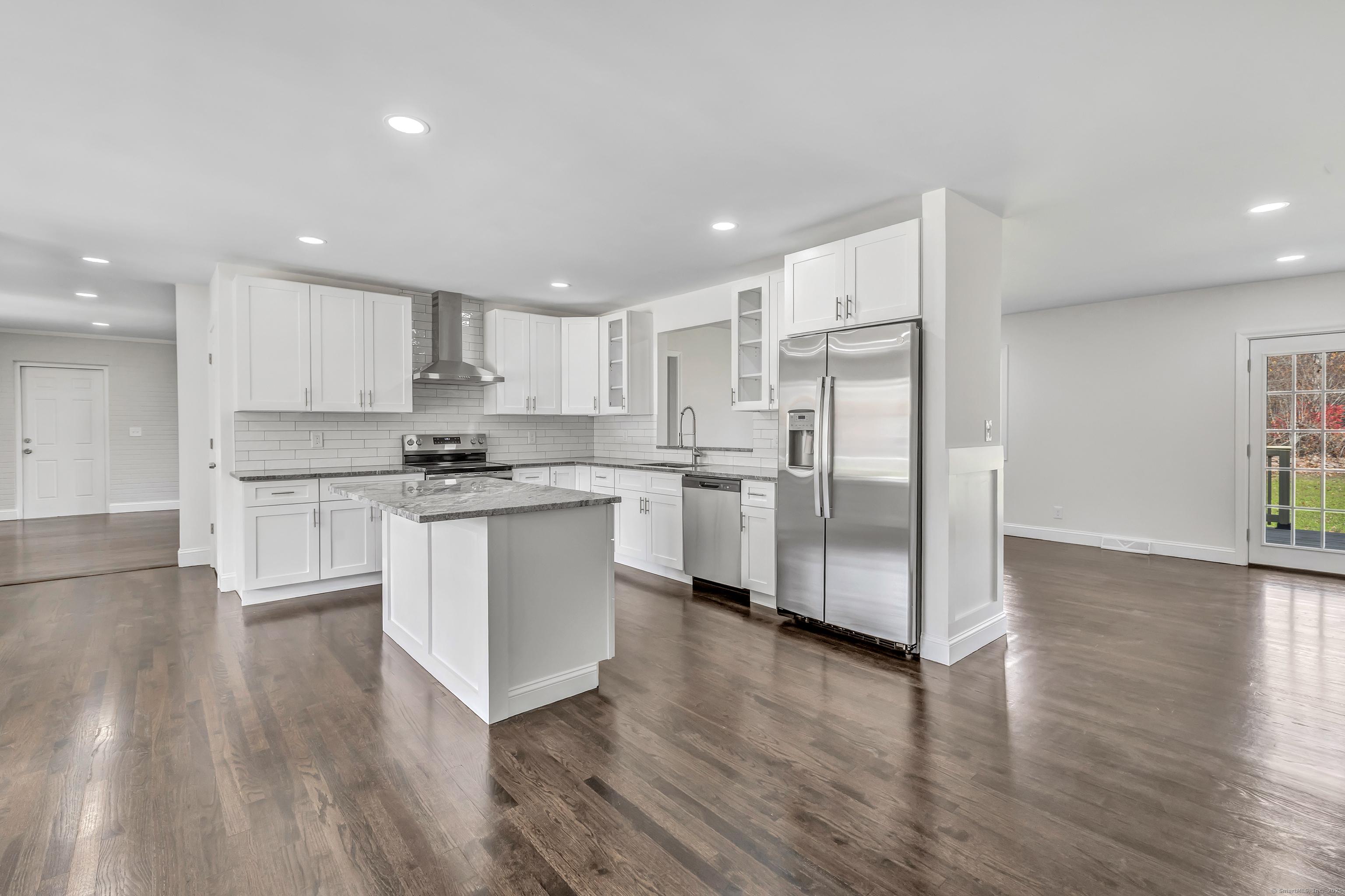 Hamden, Connecticut, 06518, United States, 3 Bedrooms Bedrooms, ,2 BathroomsBathrooms,Residential,For Sale,1987116