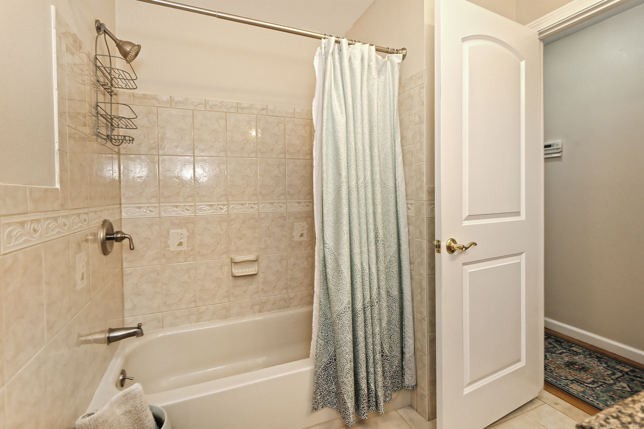 Milford, Connecticut, 06460, United States, 3 Bedrooms Bedrooms, ,3 BathroomsBathrooms,Residential,For Sale,1933259