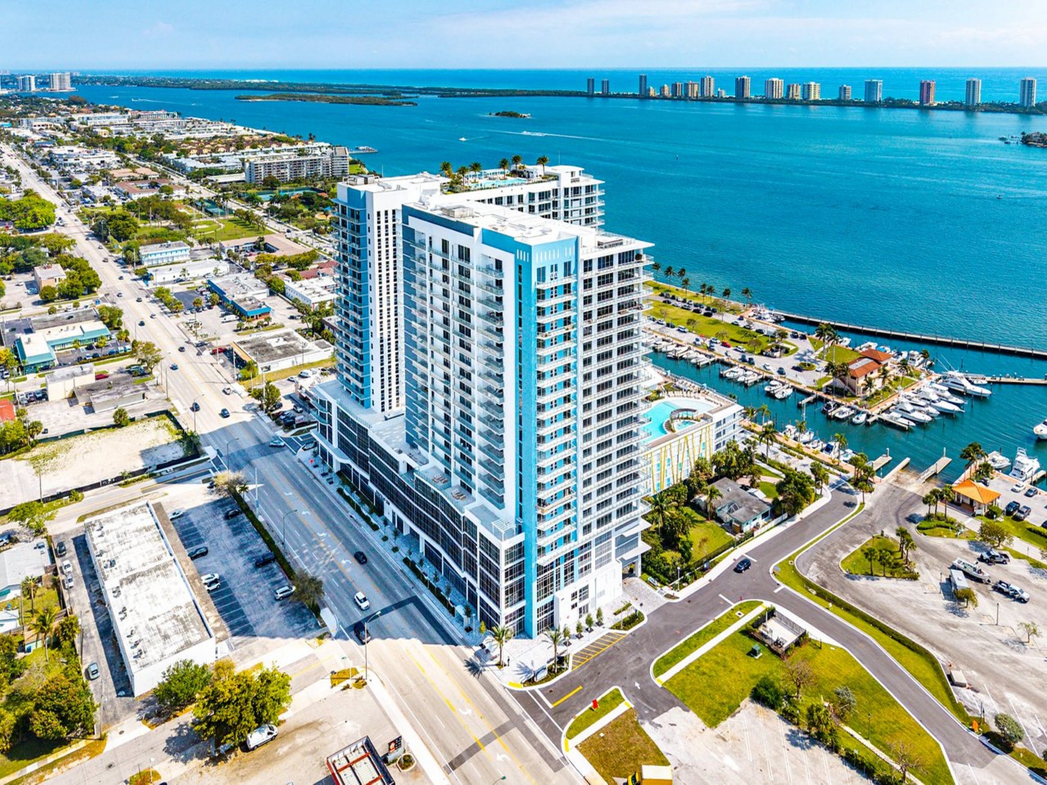  220 Lake Shore Drive, Lake Park, FL, 33403 - 物件實景