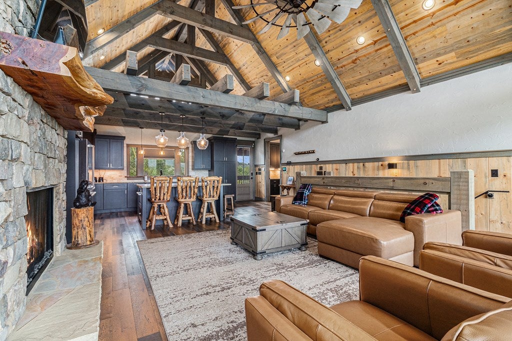 Ellijay, Georgia, 30540, United States, 5 Bedrooms Bedrooms, ,5 BathroomsBathrooms,Residential,For Sale,1952565