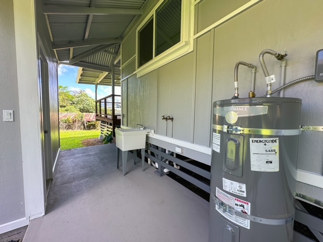 Hilo, Hawaii, 96720, United States, 3 Bedrooms Bedrooms, ,1 BathroomBathrooms,Residential,For Sale,1979942