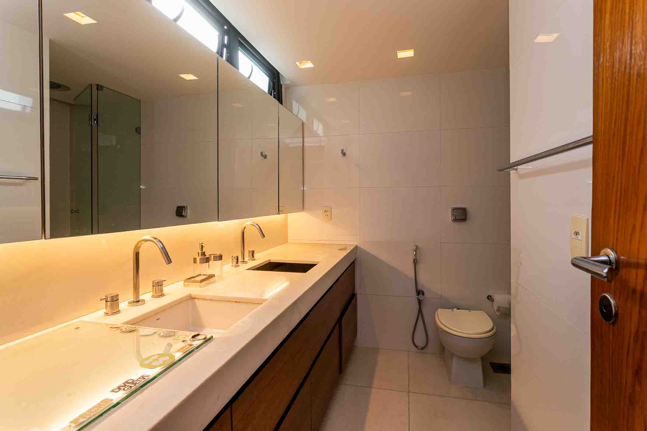  1,076 sq. ft apartment with panoramic Lagoa views and signed design - 物件實景