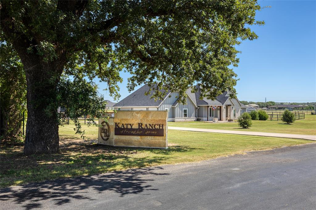 Weatherford, Texas, 76085, United States, 4 Bedrooms Bedrooms, ,2 BathroomsBathrooms,Residential,For Sale,1904359