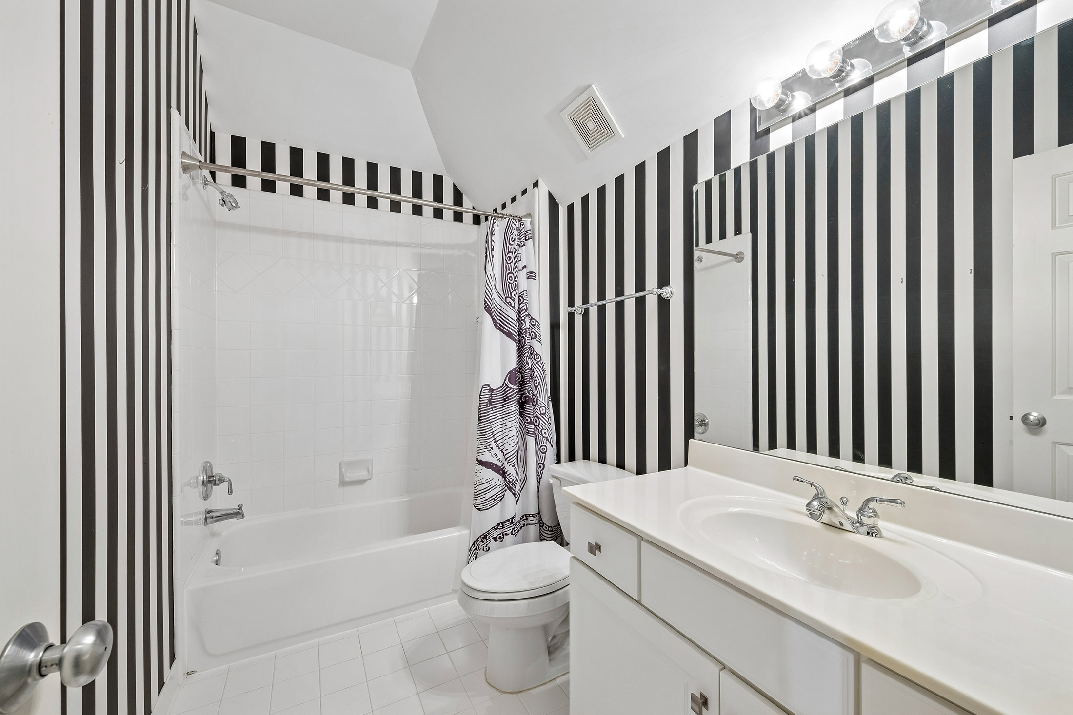  Stunning Cape Cod Residence in Sought-After Edmund Park - 物件實景