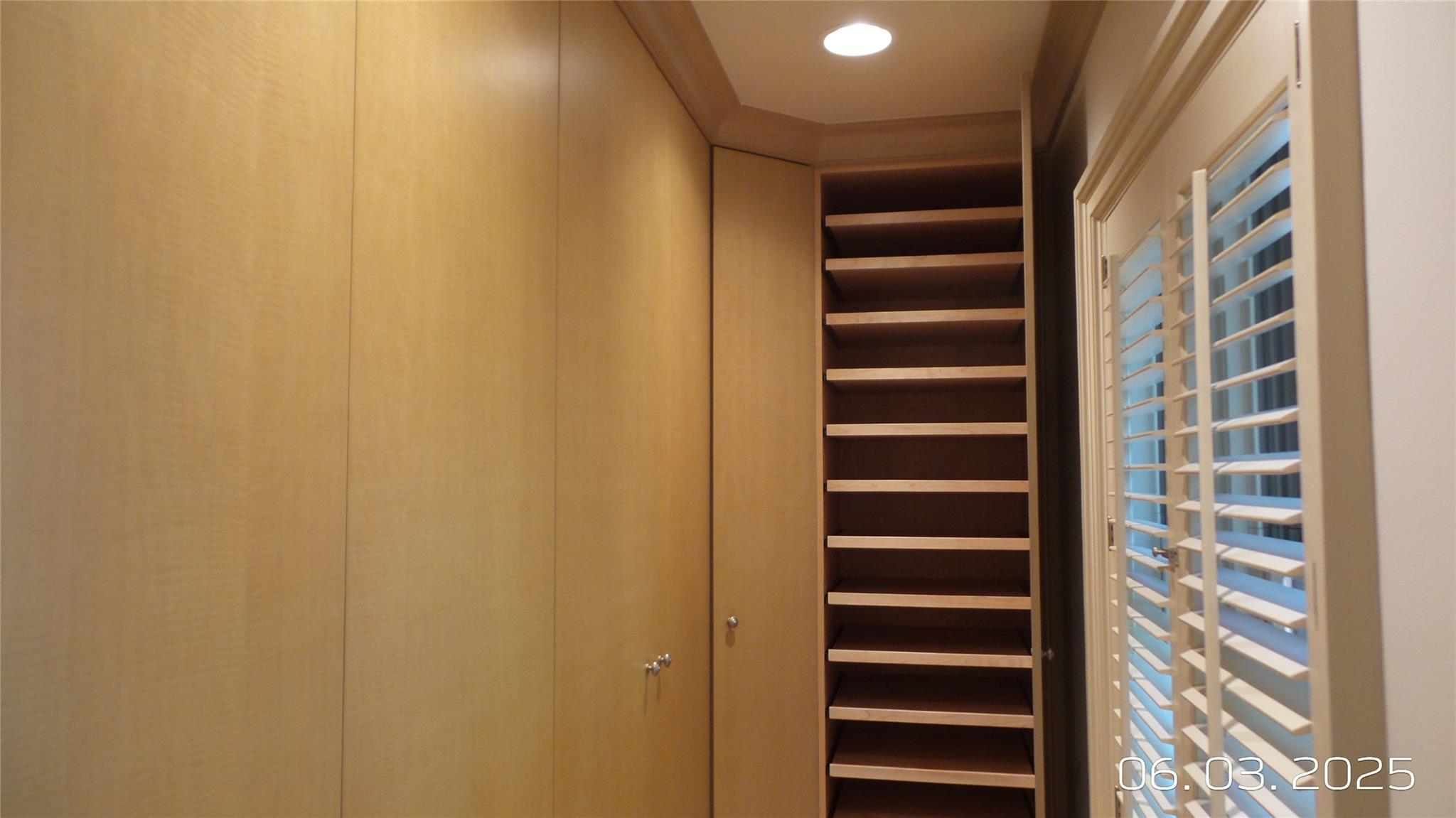 Great Falls, Montana, 59401, United States, 2 Bedrooms Bedrooms, ,4 BathroomsBathrooms,Residential,For Sale,1984477