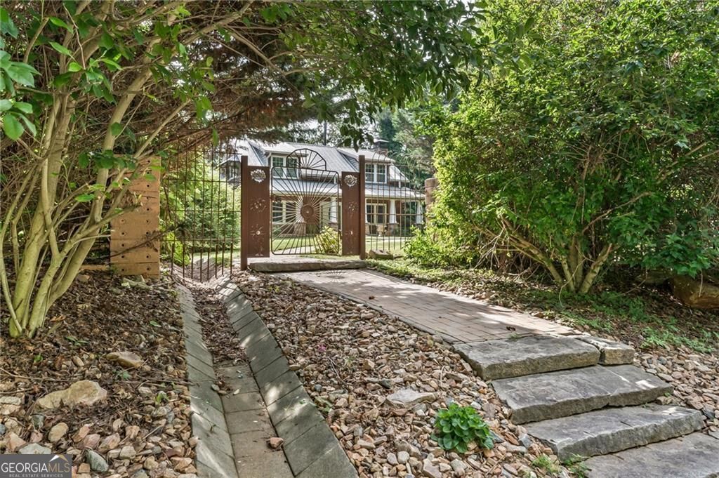 Mableton, Georgia, 30126, United States, 3 Bedrooms Bedrooms, ,4 BathroomsBathrooms,Residential,For Sale,1922554
