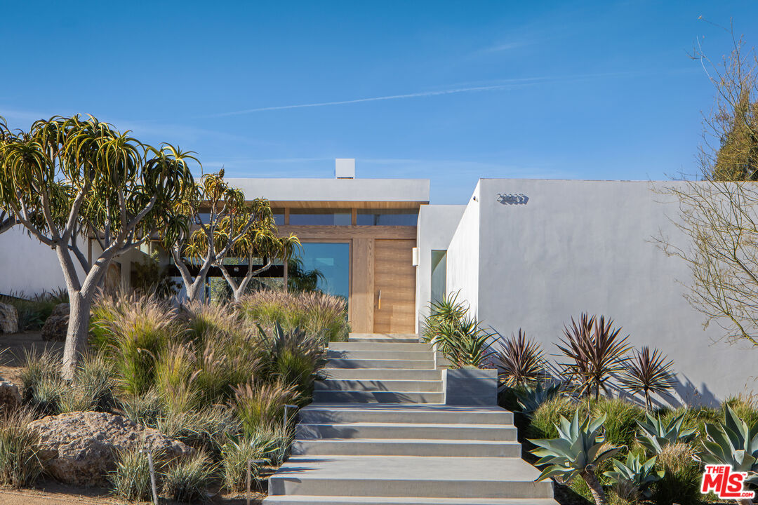Malibu, California, 90265, United States, 5 Bedrooms Bedrooms, ,8 BathroomsBathrooms,Residential,For Sale,1925394