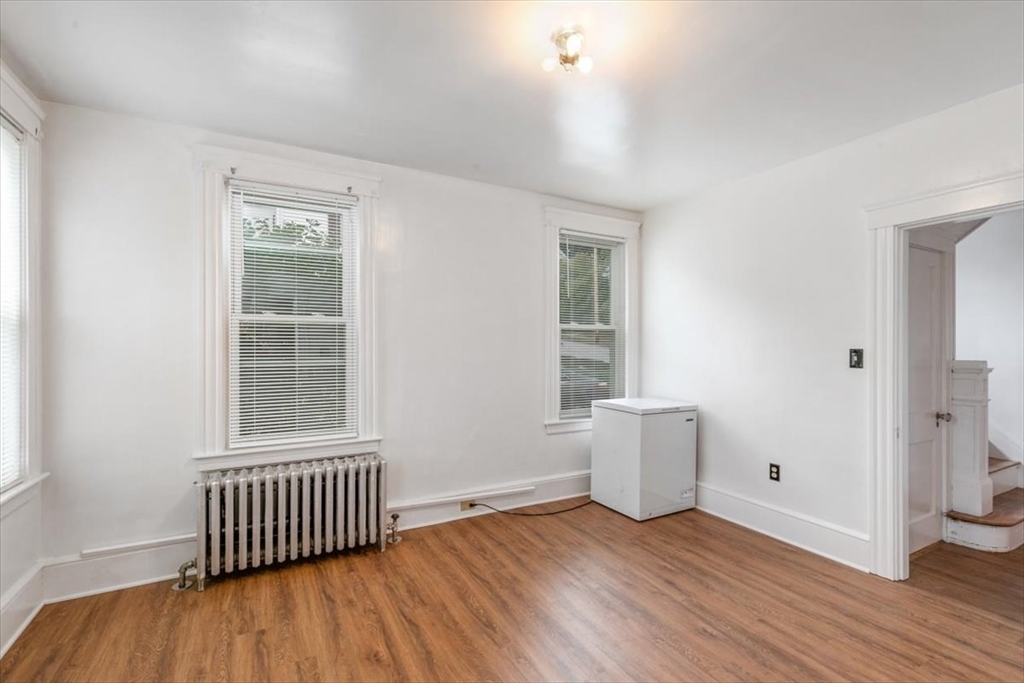 Amesbury, Massachusetts, 01913, United States, 4 Bedrooms Bedrooms, ,2 BathroomsBathrooms,Residential,For Sale,1974593